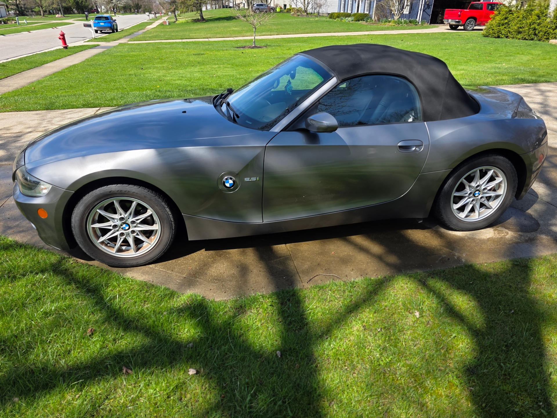 2005 BMW Z4 2D Roadster 2.5