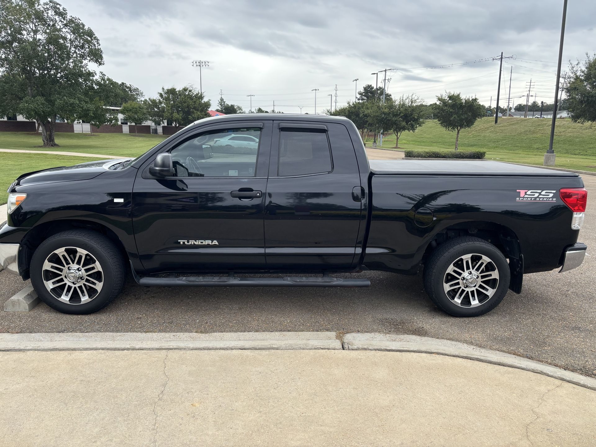 2013 Toyota Tundra SR5...