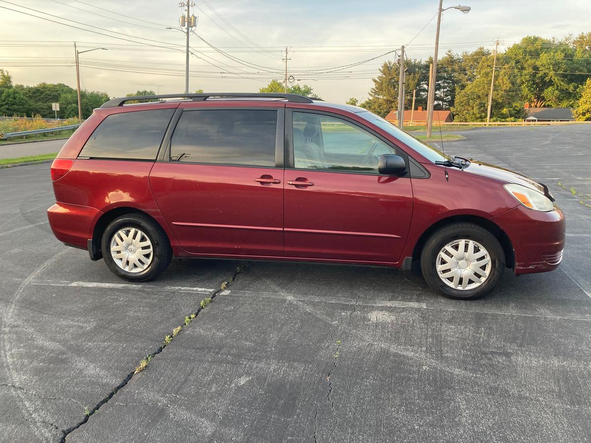 2005 Toyota Sienna For Sale in Johnson City, Tennessee for $3,200.00 ...