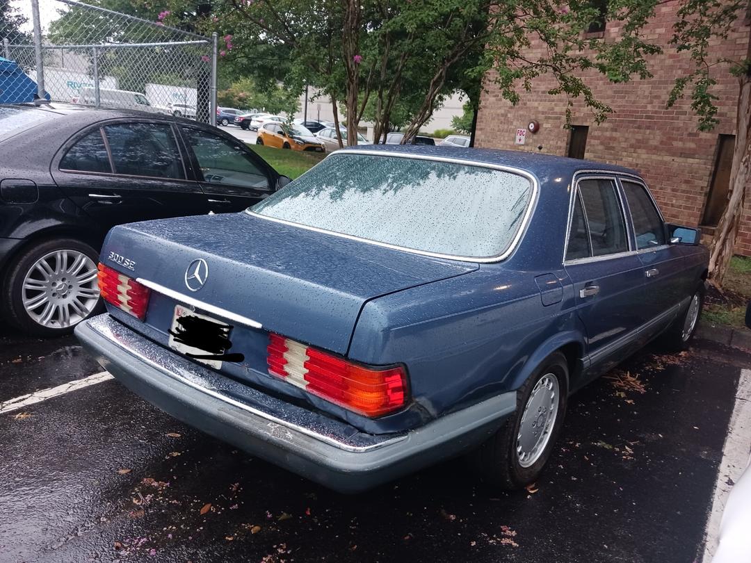 Mercedes_300se 