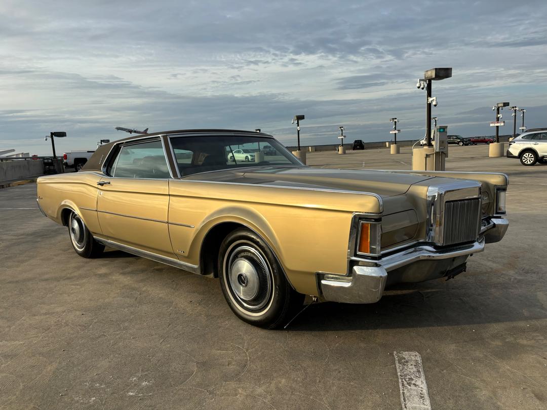 Lincoln_Continental Mark III 