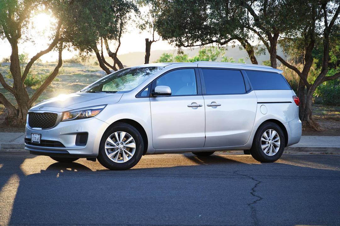 Kia_Sedona 