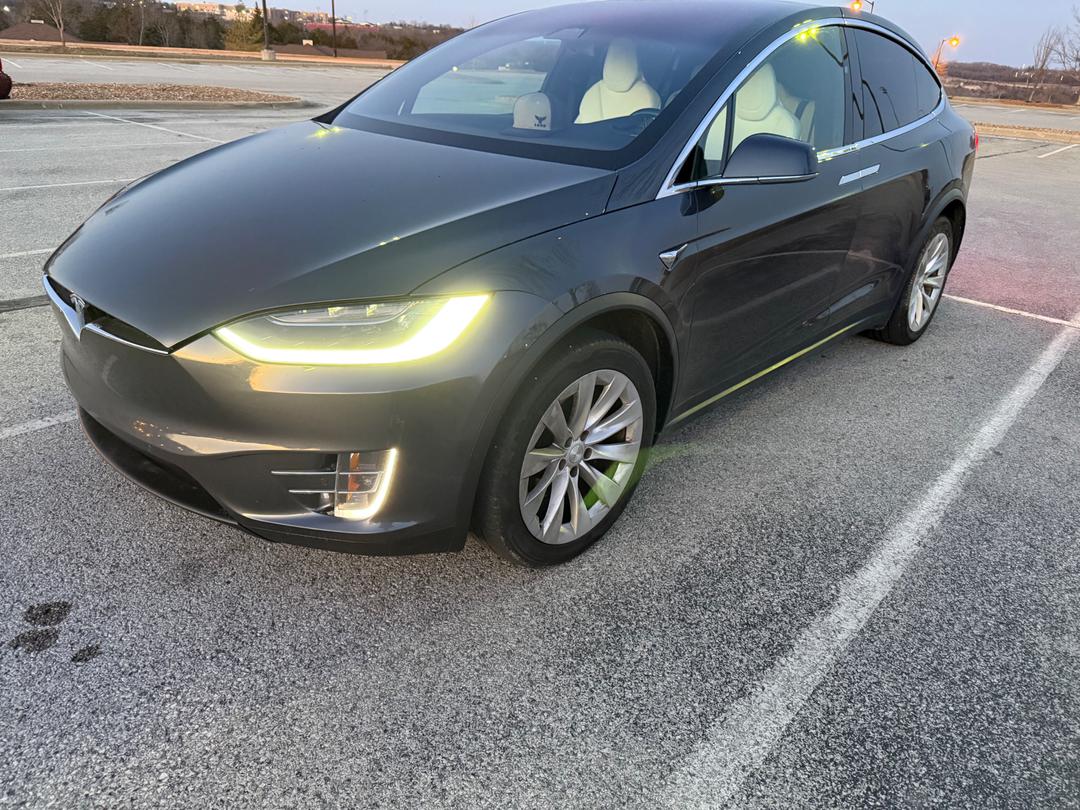 Tesla_Model X 