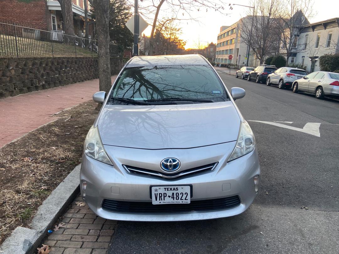 Toyota_Prius V 