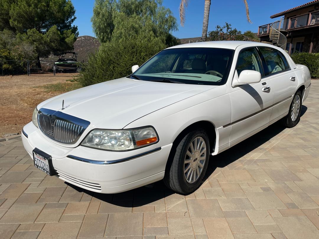 Lincoln_Town Car 