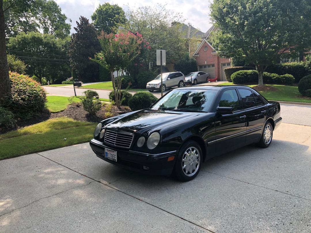 Mercedes-Benz_E Class 