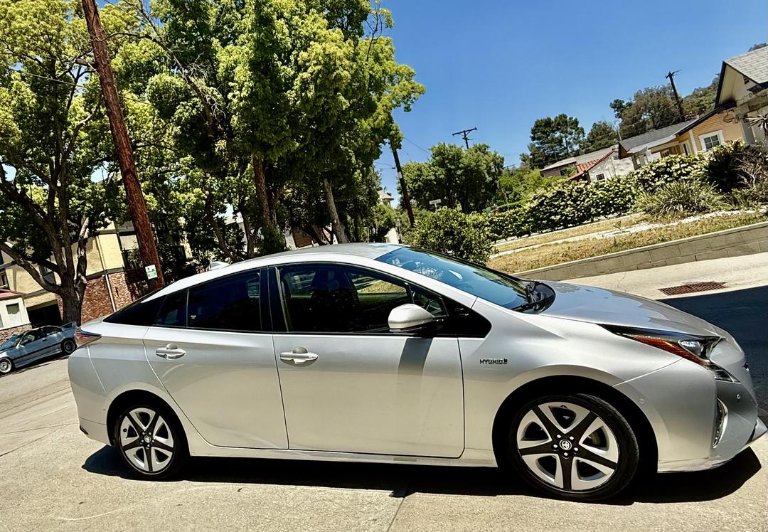 Toyota_Prius 
