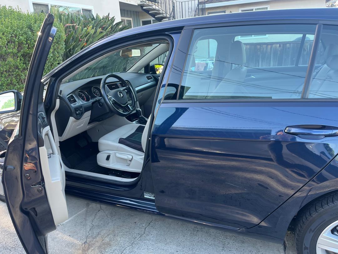 Volkswagen_Golf 