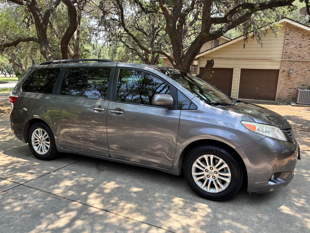 Toyota_Sienna 