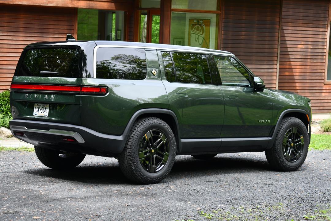 Rivian_R1S 