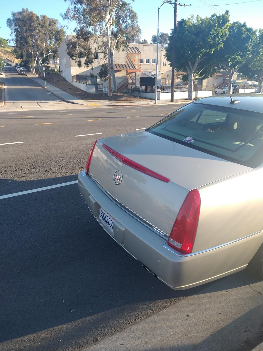 Cadillac_DTS 