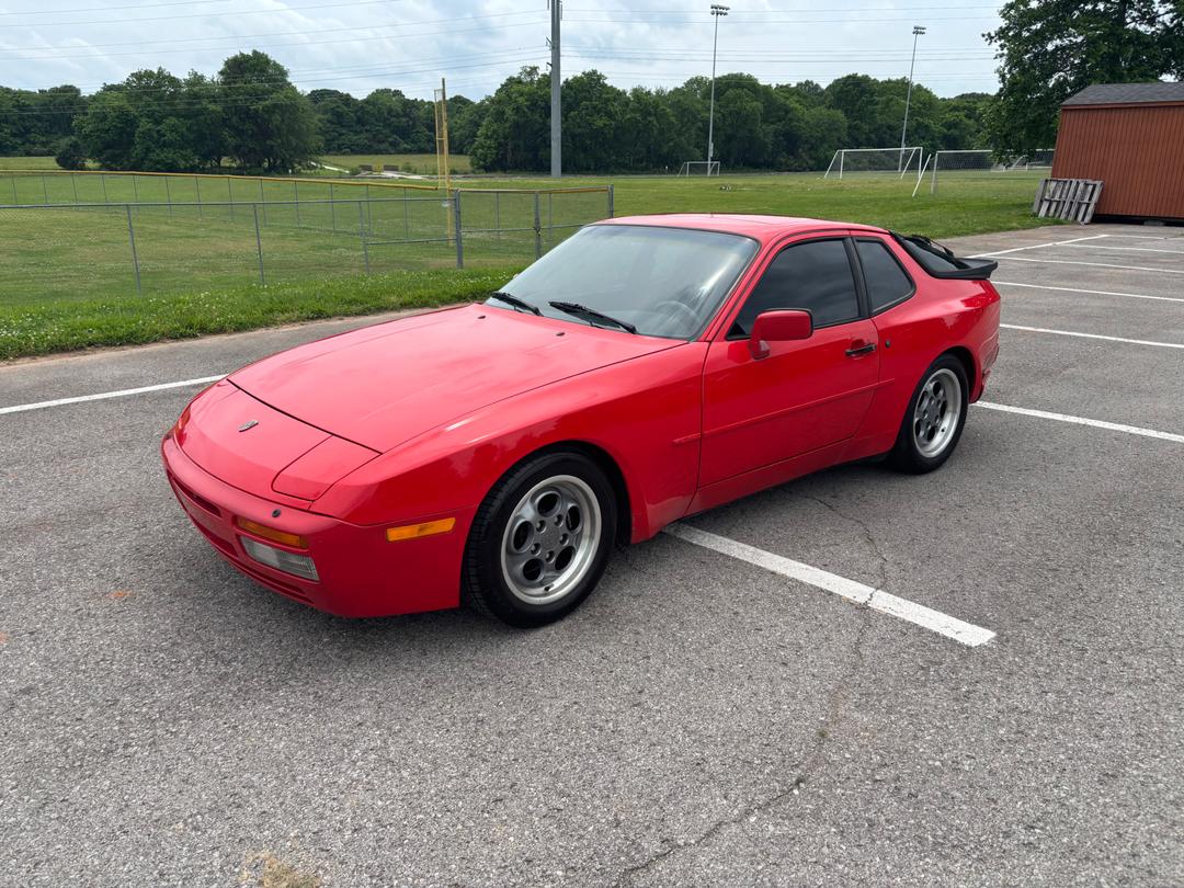 Porsche_944 