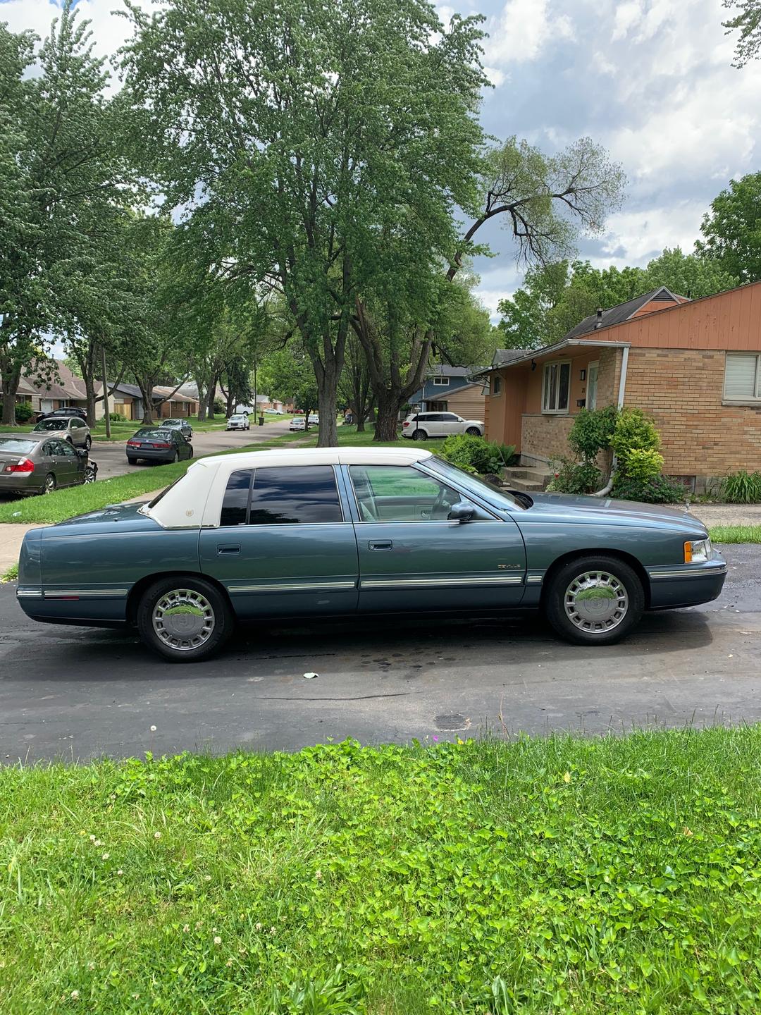 Cadillac_DeVille 