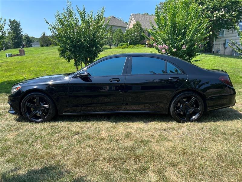 Mercedes-Benz_S-Class 