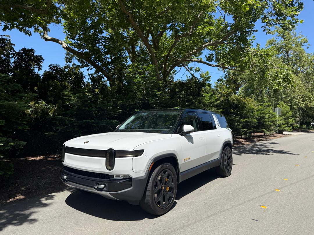 Rivian_R1S 