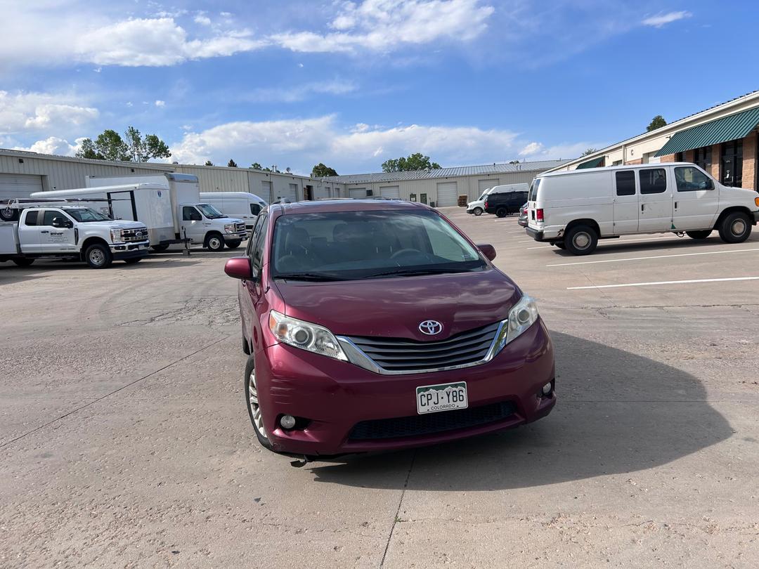 Toyota_Sienna 
