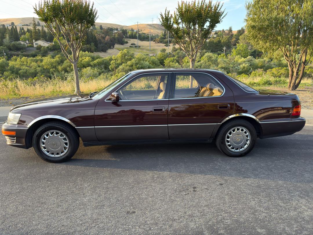 Lexus_LS 400 