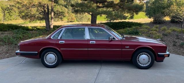 Jaguar_XJ 
