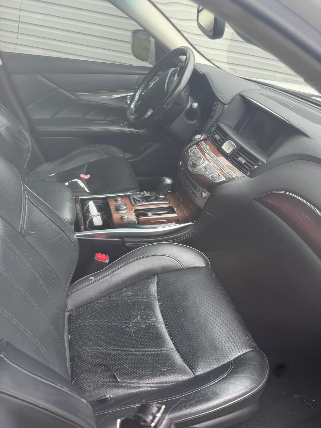 INFINITI_M37 