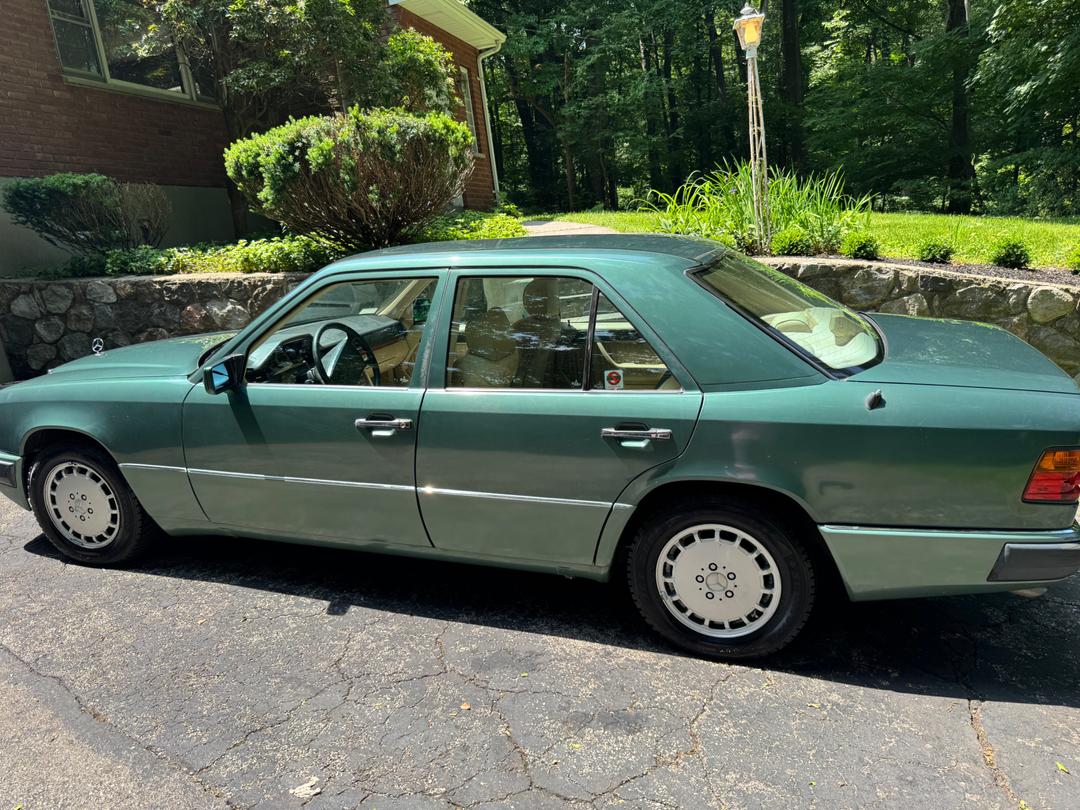 Mercedes-Benz_300 Series 