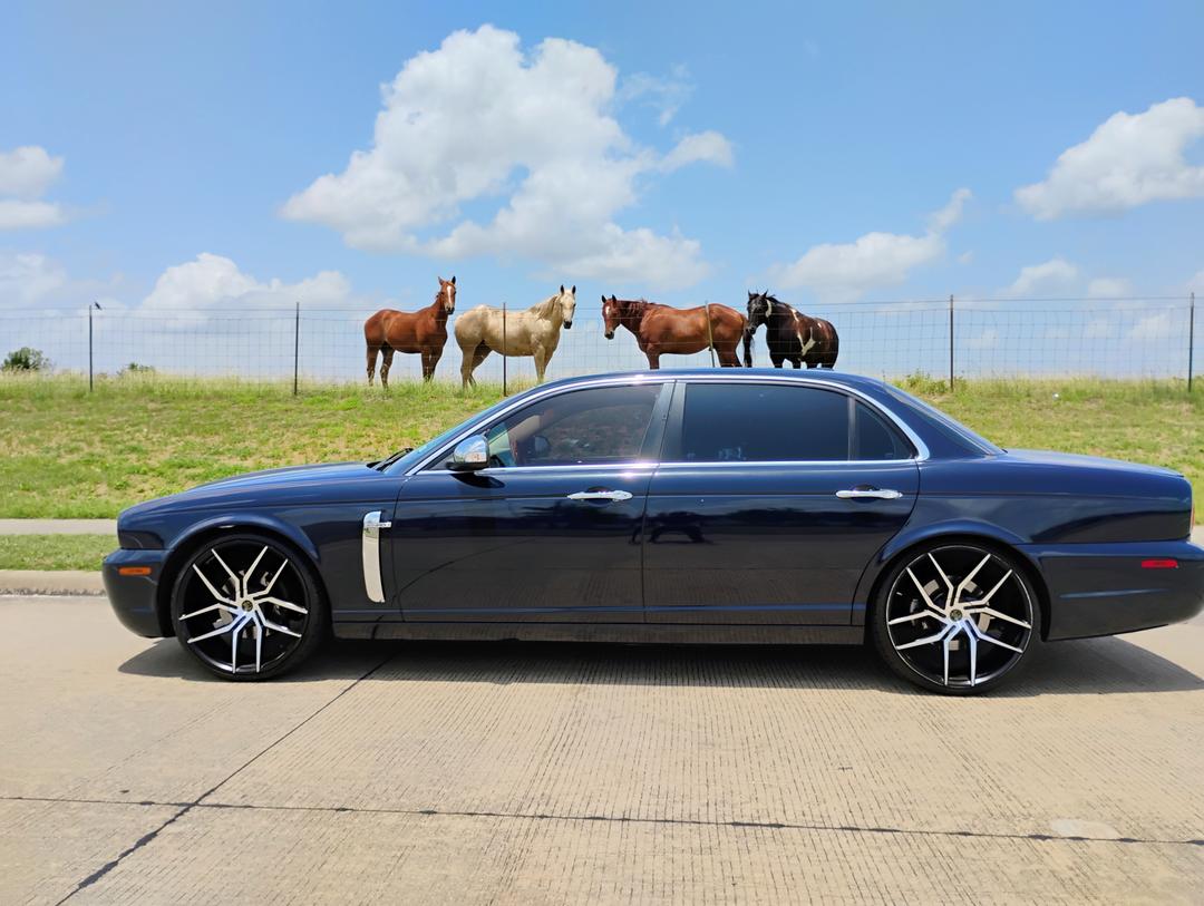 Jaguar_XJ 