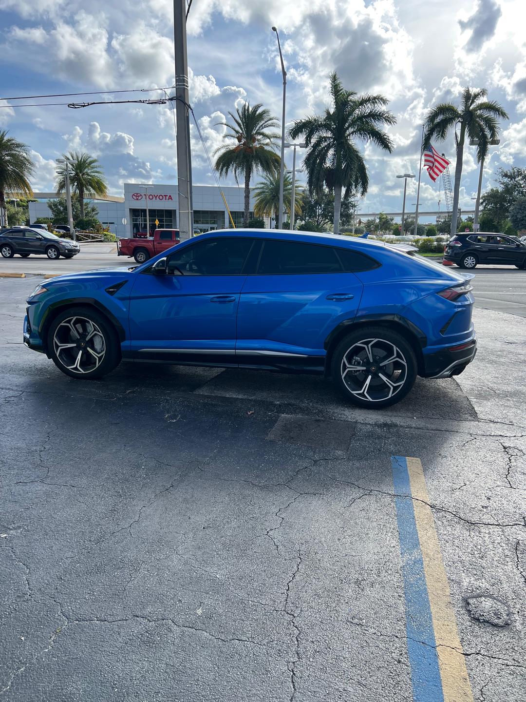 Lamborghini_Urus 