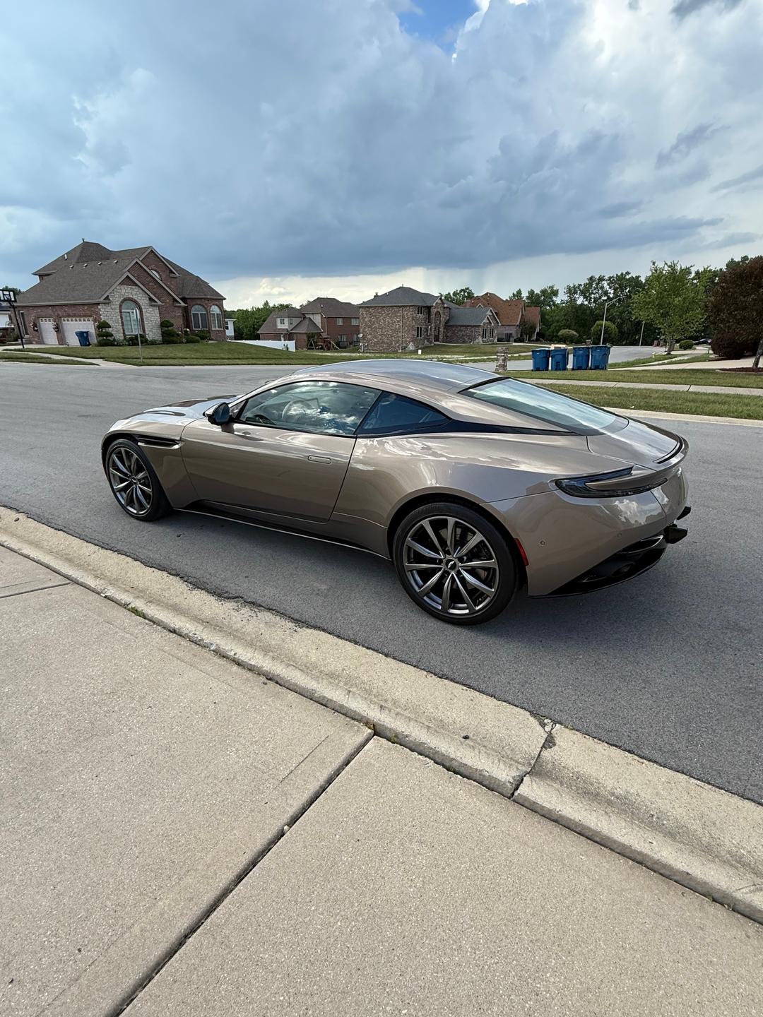 Aston Martin_DB11 