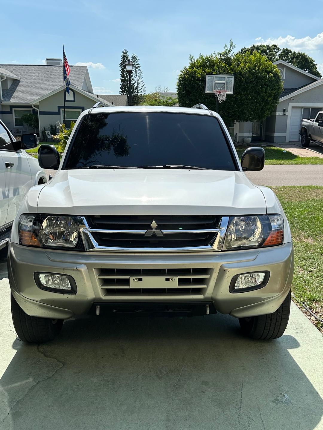 Mitsubishi_Montero 