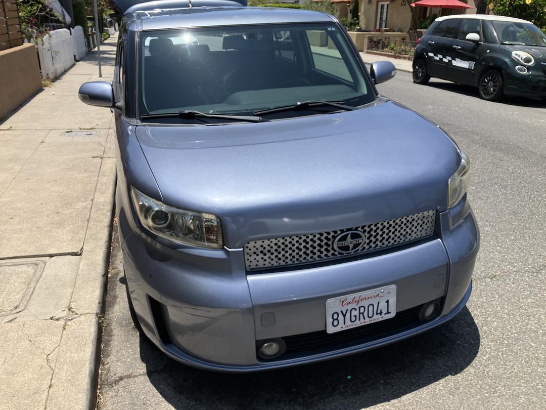 Scion_xB 