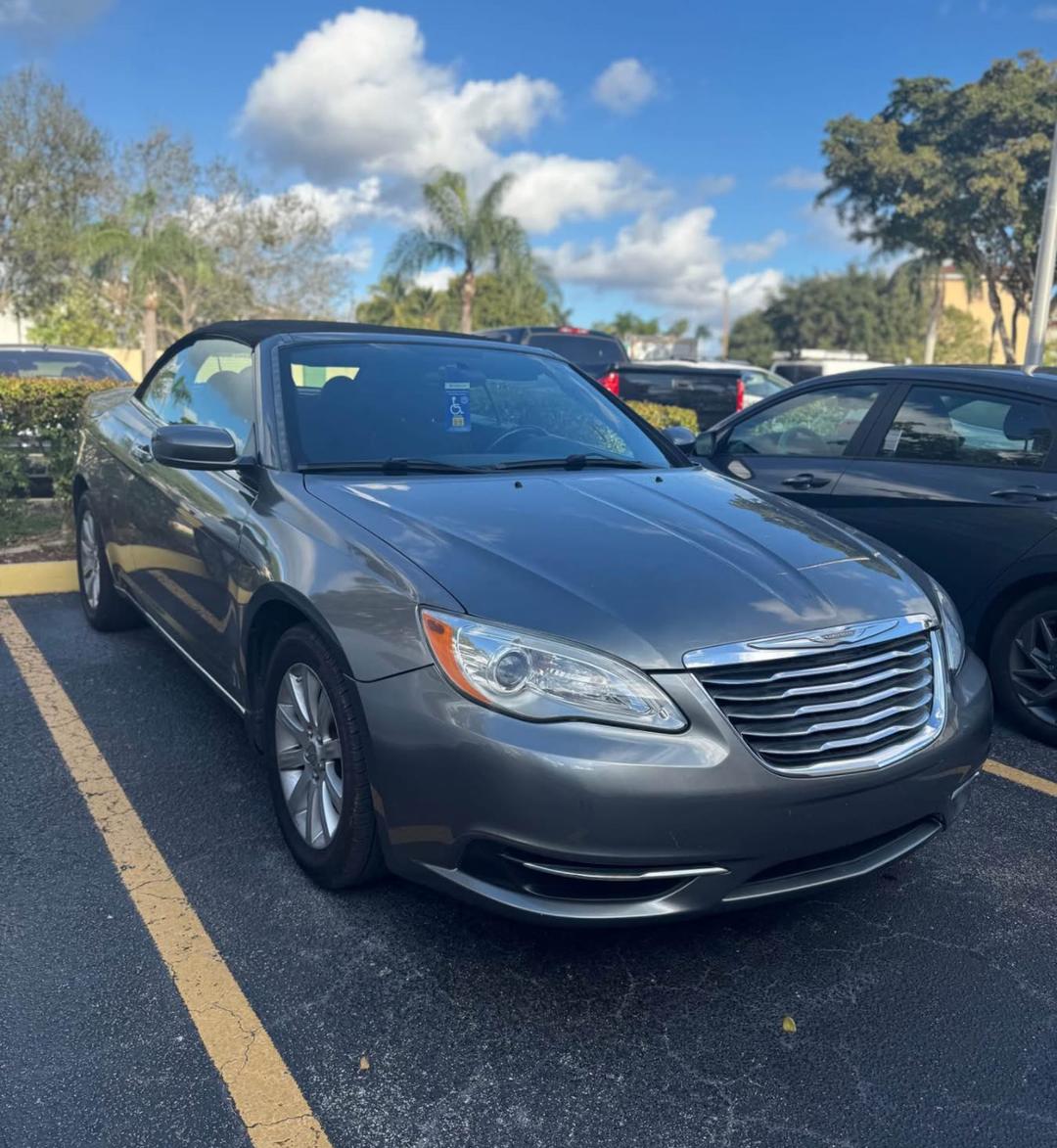 Chrysler_200 