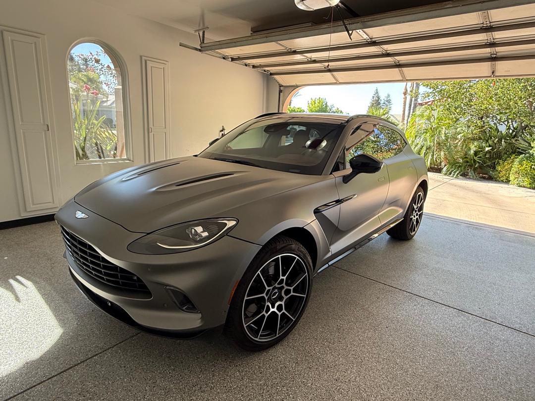 Aston Martin_DBX 