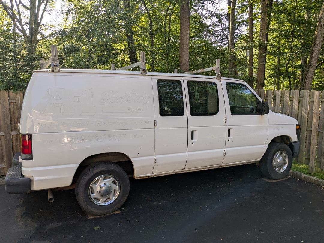 Ford_E250 Vans 