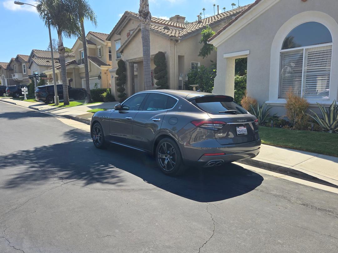 Maserati_Levante S 