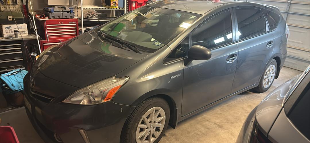 Toyota_Prius V 