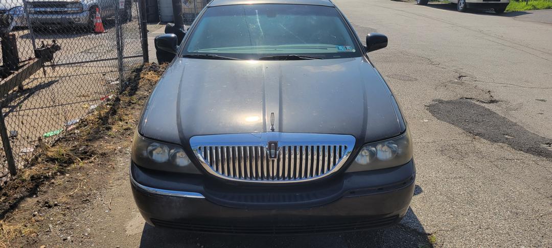 Lincoln_Town Car 