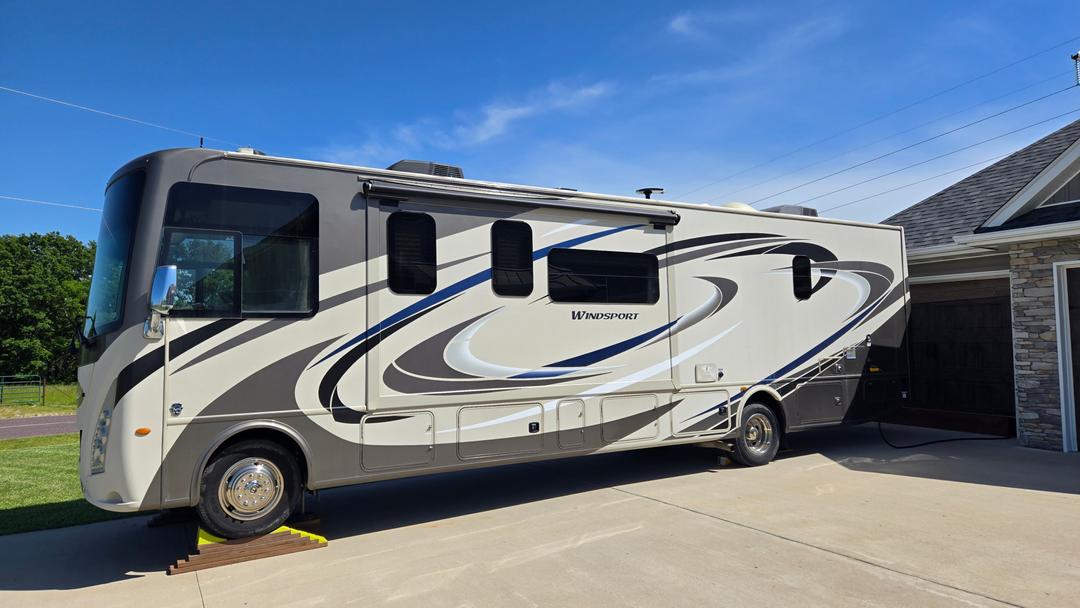 Thor Motor Coach_Windsport 34R 