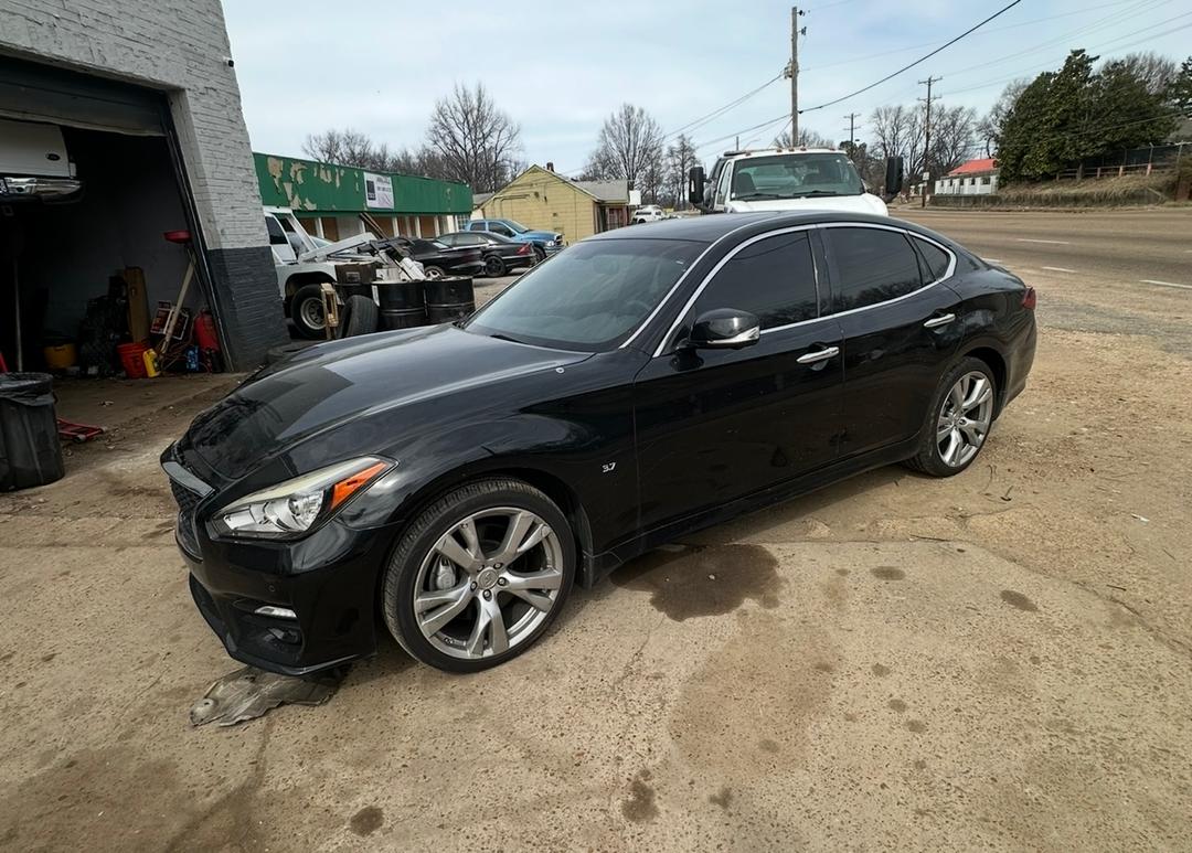 INFINITI_Q70 