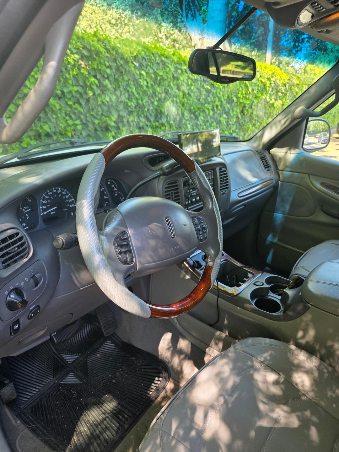 Lincoln_Navigator 