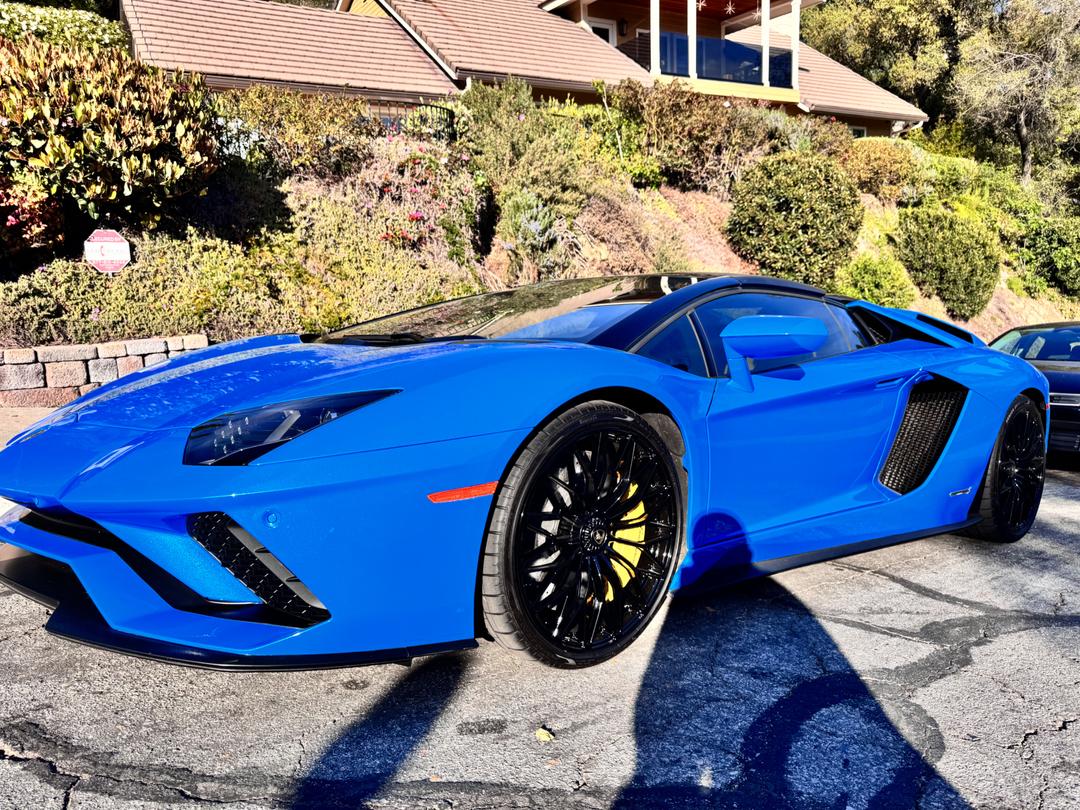 Lamborghini_Aventador 