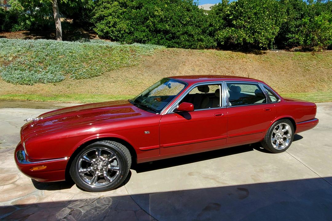 Jaguar_XJ 