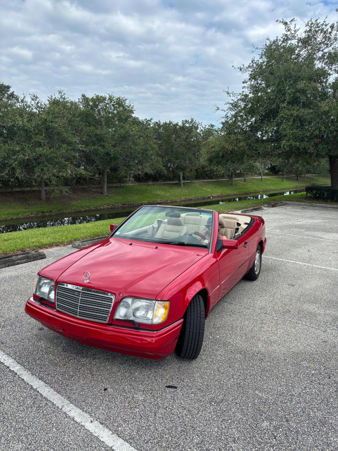 Mercedes-Benz_E Class 