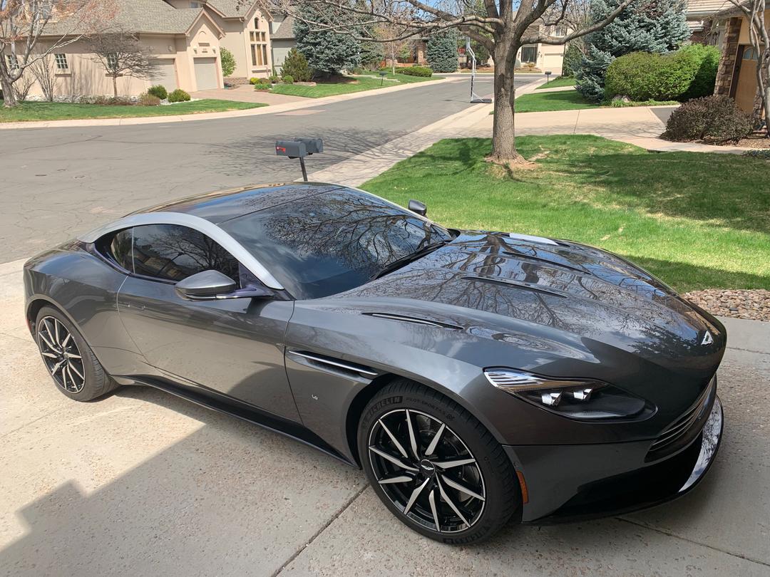 Aston Martin_DB11 