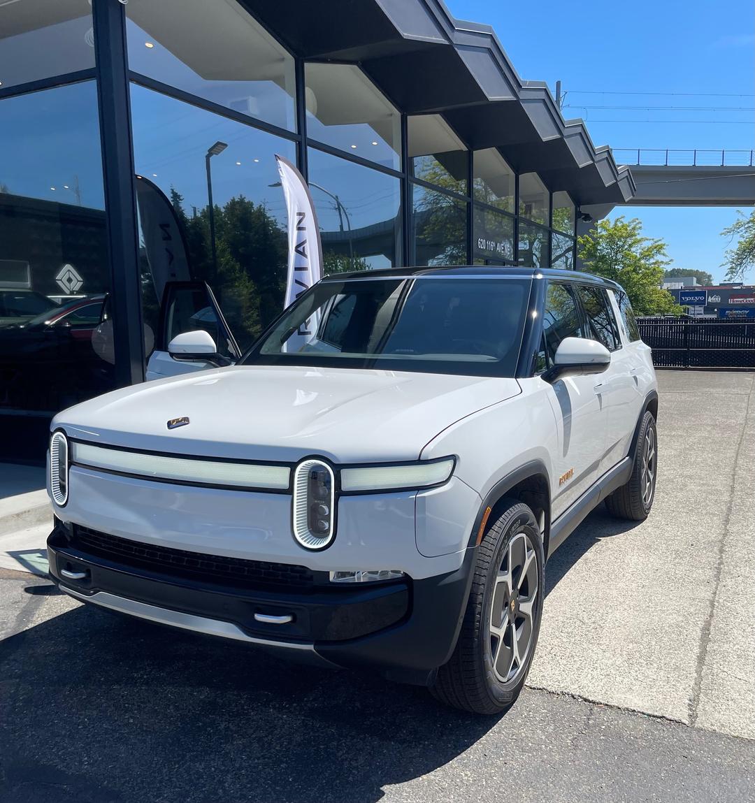 Rivian_R1S 