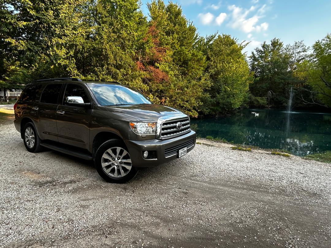 Toyota_Sequoia 