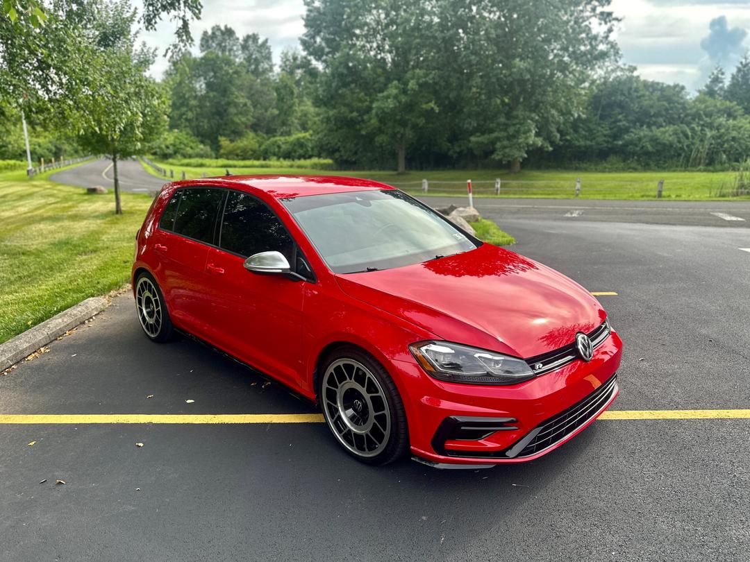 Volkswagen_Golf R 
