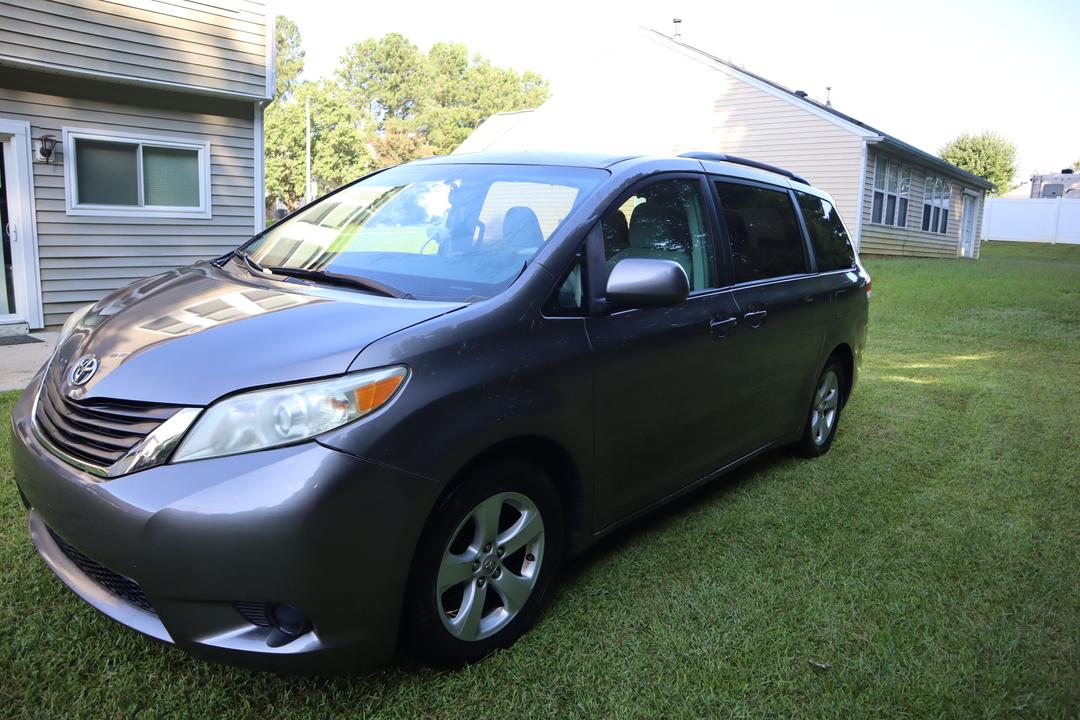 TOYOTA_Sienna 