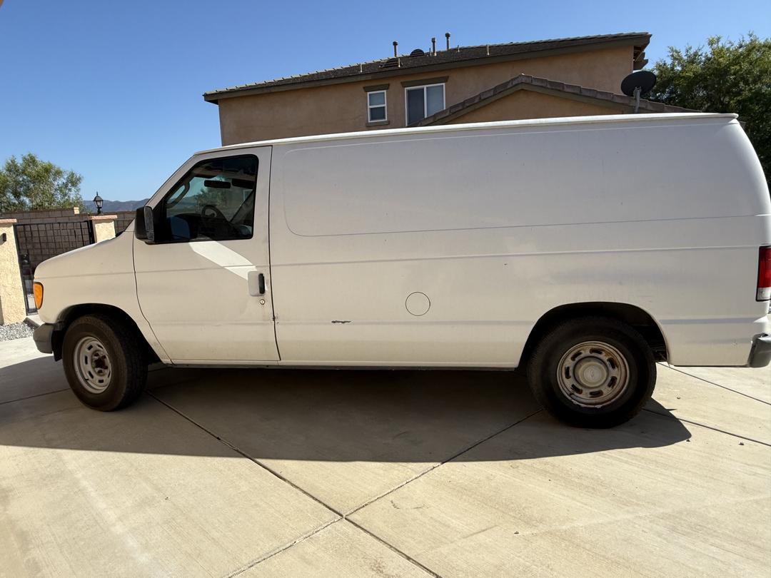 Ford_E150 Vans 