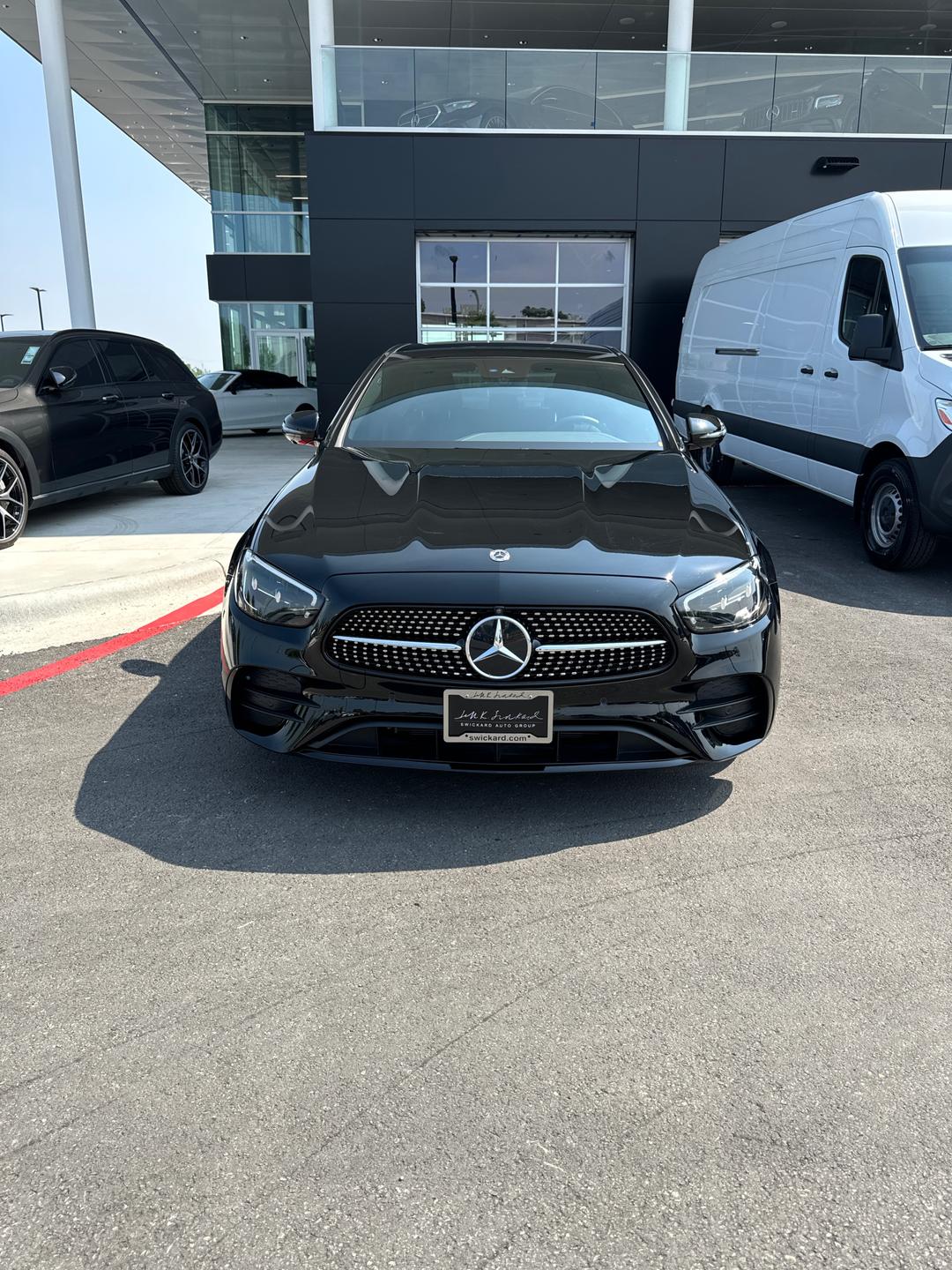Mercedes-Benz_E-Class 