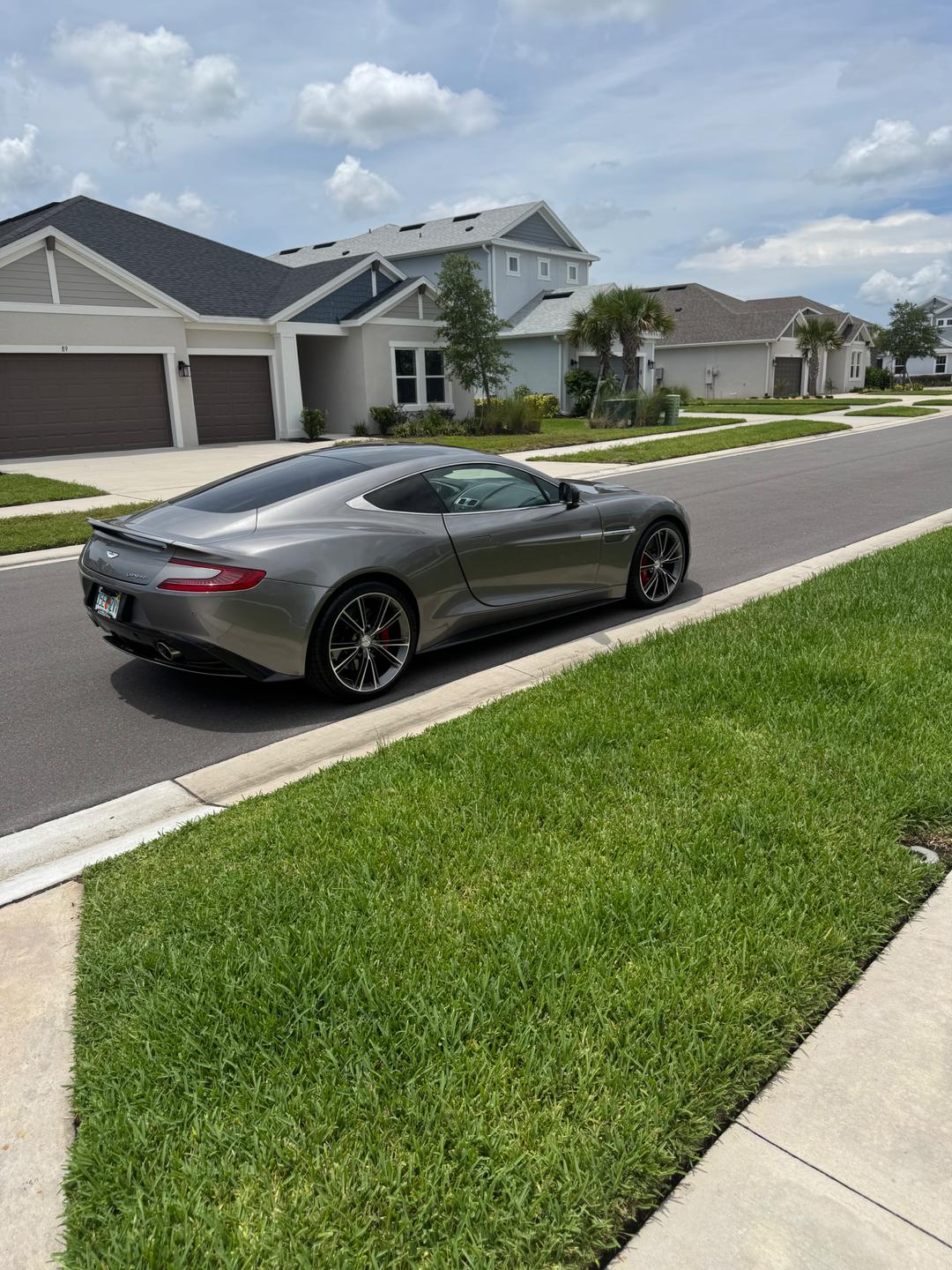 Aston Martin_Vanquish 