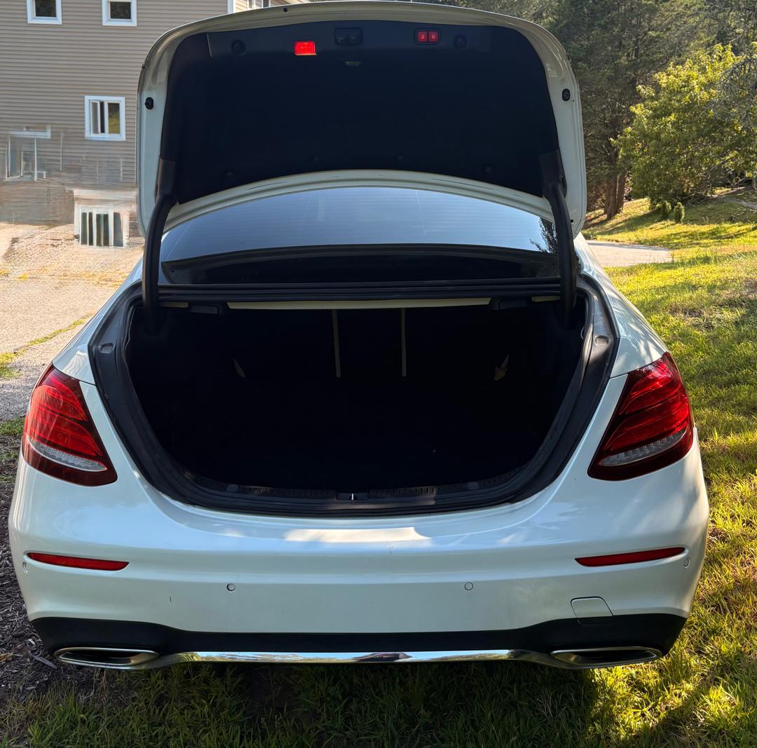 Mercedes-Benz_E-Class 